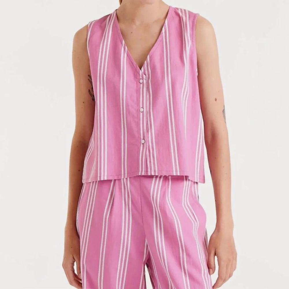 Compania Fantastica- Sleeveless Pink Striped V-Neck Top and Short Matching Set